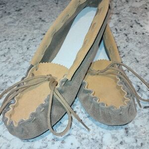 NEW! Handcrafted Women's Tan and Brown Moccasins
